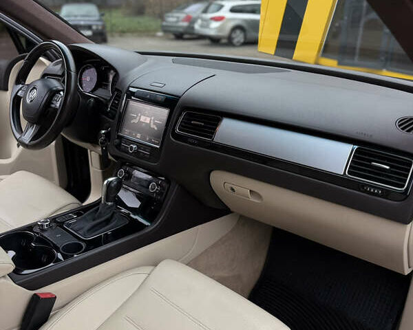 Черный Фольксваген Туарег, объемом двигателя 2.97 л и пробегом 301 тыс. км за 15300 $, фото 8 на Automoto.ua