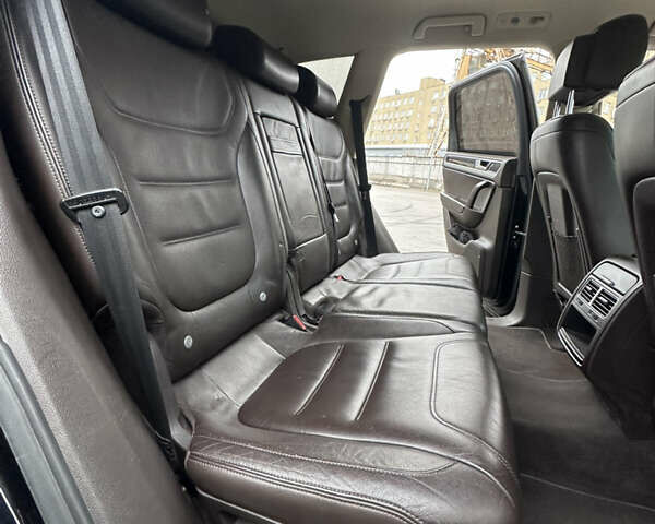 Черный Фольксваген Туарег, объемом двигателя 3 л и пробегом 130 тыс. км за 16300 $, фото 44 на Automoto.ua