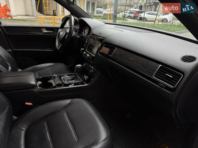 Черный Фольксваген Туарег, объемом двигателя 2.97 л и пробегом 356 тыс. км за 15900 $, фото 21 на Automoto.ua