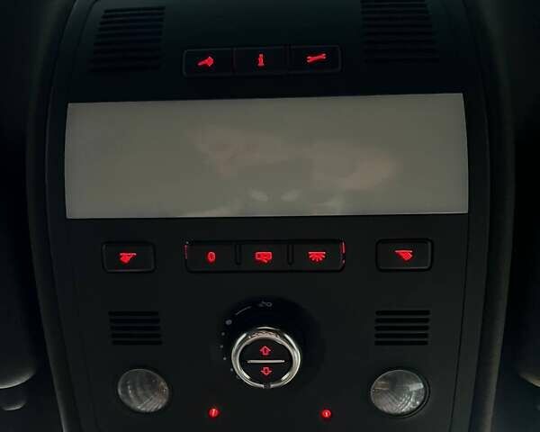 Черный Фольксваген Туарег, объемом двигателя 2.97 л и пробегом 298 тыс. км за 18900 $, фото 24 на Automoto.ua