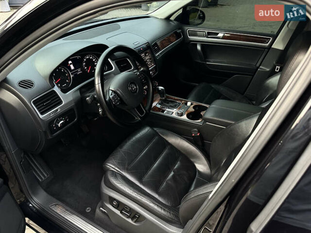 Чорний Фольксваген Туарег, об'ємом двигуна 2.97 л та пробігом 355 тис. км за 17500 $, фото 6 на Automoto.ua