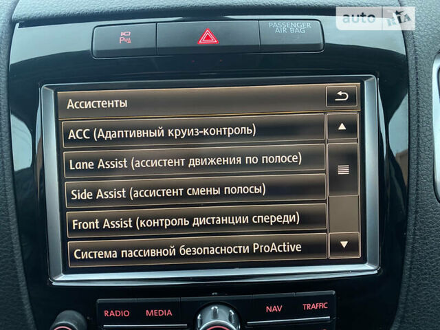 Чорний Фольксваген Туарег, об'ємом двигуна 3 л та пробігом 257 тис. км за 22200 $, фото 8 на Automoto.ua