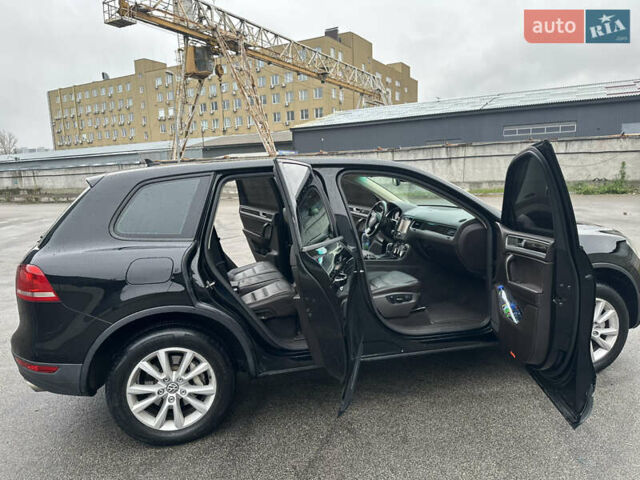 Чорний Фольксваген Туарег, об'ємом двигуна 3 л та пробігом 130 тис. км за 16900 $, фото 26 на Automoto.ua