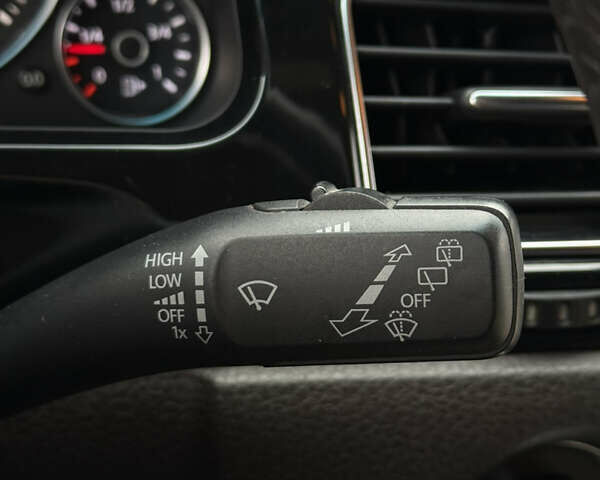 Черный Фольксваген Туарег, объемом двигателя 2.97 л и пробегом 301 тыс. км за 15300 $, фото 27 на Automoto.ua