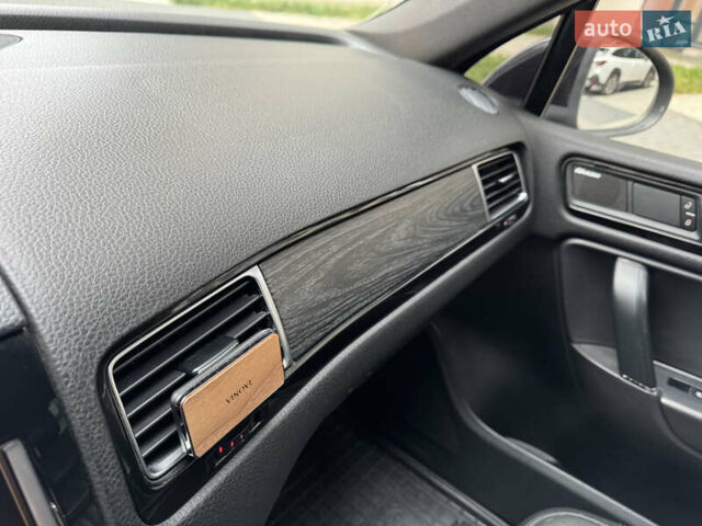 Черный Фольксваген Туарег, объемом двигателя 2.97 л и пробегом 356 тыс. км за 15900 $, фото 34 на Automoto.ua