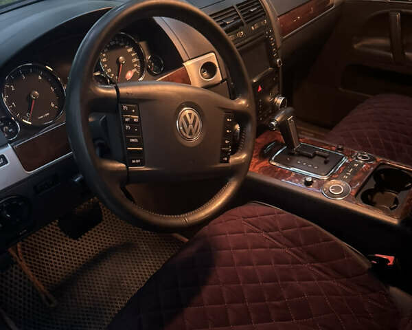 Черный Фольксваген Туарег, объемом двигателя 3 л и пробегом 255 тыс. км за 14500 $, фото 5 на Automoto.ua