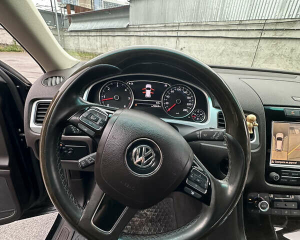 Чорний Фольксваген Туарег, об'ємом двигуна 3 л та пробігом 130 тис. км за 16900 $, фото 30 на Automoto.ua