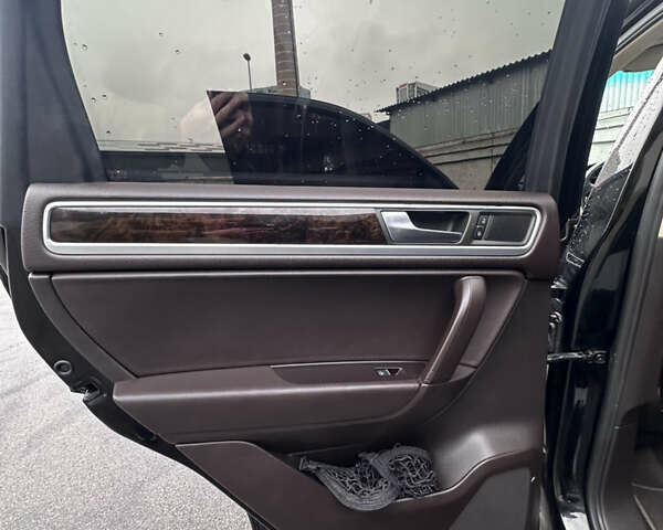 Черный Фольксваген Туарег, объемом двигателя 3 л и пробегом 130 тыс. км за 16300 $, фото 50 на Automoto.ua