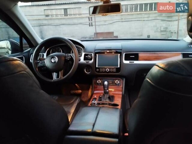 Чорний Фольксваген Туарег, об'ємом двигуна 3 л та пробігом 267 тис. км за 24000 $, фото 7 на Automoto.ua