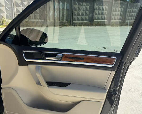 Черный Фольксваген Туарег, объемом двигателя 3 л и пробегом 170 тыс. км за 14999 $, фото 14 на Automoto.ua