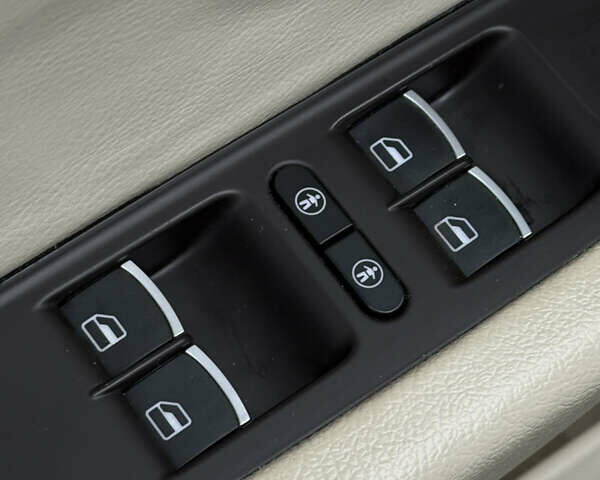 Черный Фольксваген Туарег, объемом двигателя 2.97 л и пробегом 301 тыс. км за 15300 $, фото 20 на Automoto.ua