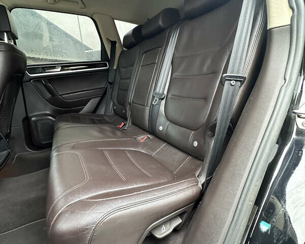 Чорний Фольксваген Туарег, об'ємом двигуна 3 л та пробігом 130 тис. км за 16900 $, фото 53 на Automoto.ua