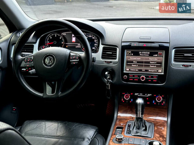 Чорний Фольксваген Туарег, об'ємом двигуна 2.97 л та пробігом 355 тис. км за 17500 $, фото 9 на Automoto.ua