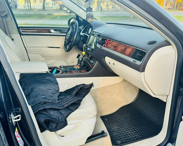 Черный Фольксваген Туарег, объемом двигателя 2.97 л и пробегом 400 тыс. км за 16000 $, фото 6 на Automoto.ua