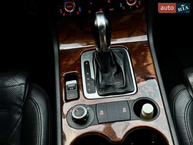 Чорний Фольксваген Туарег, об'ємом двигуна 2.97 л та пробігом 355 тис. км за 17500 $, фото 13 на Automoto.ua