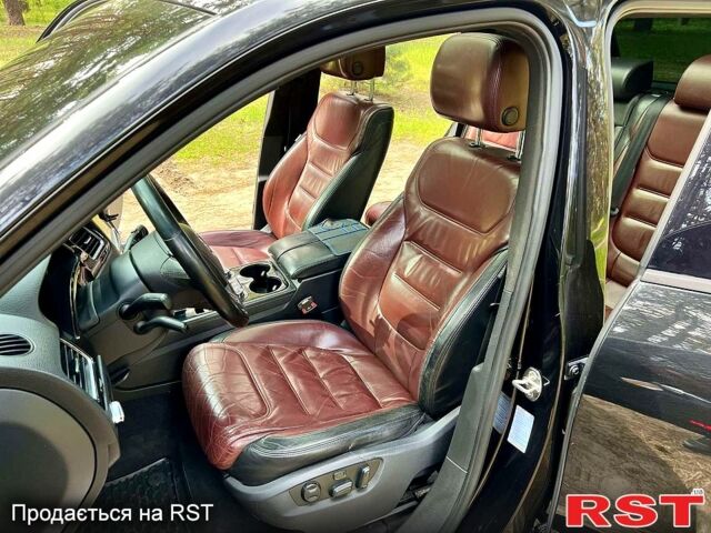 Черный Фольксваген Туарег, объемом двигателя 3 л и пробегом 215 тыс. км за 17900 $, фото 3 на Automoto.ua