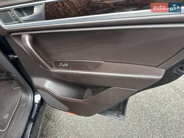 Чорний Фольксваген Туарег, об'ємом двигуна 3 л та пробігом 130 тис. км за 16900 $, фото 50 на Automoto.ua