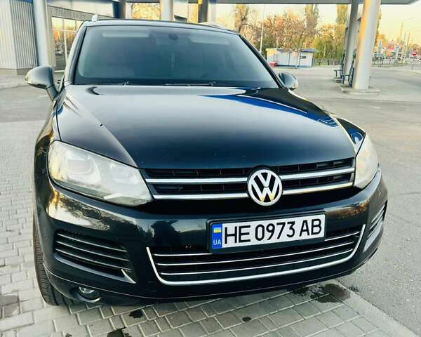 Черный Фольксваген Туарег, объемом двигателя 2.97 л и пробегом 400 тыс. км за 16000 $, фото 1 на Automoto.ua