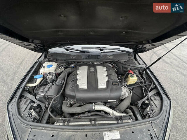 Чорний Фольксваген Туарег, об'ємом двигуна 3 л та пробігом 130 тис. км за 16900 $, фото 57 на Automoto.ua