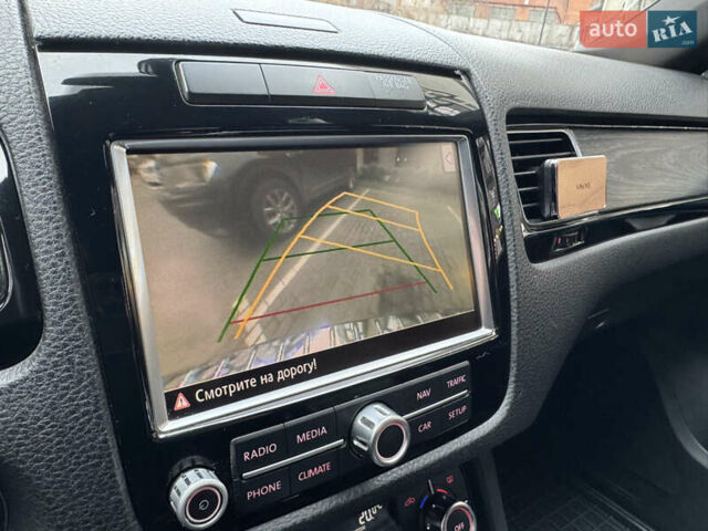 Черный Фольксваген Туарег, объемом двигателя 2.97 л и пробегом 356 тыс. км за 15900 $, фото 32 на Automoto.ua