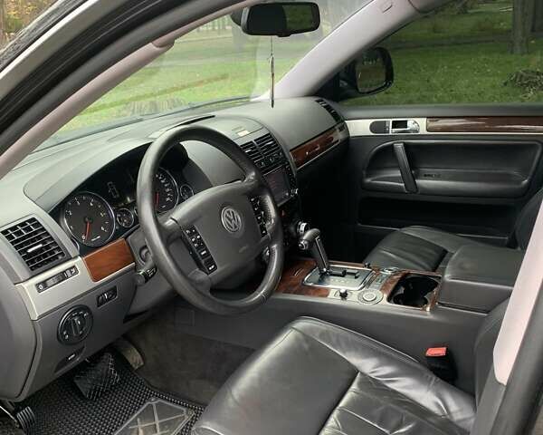 Чорний Фольксваген Туарег, об'ємом двигуна 3 л та пробігом 270 тис. км за 14700 $, фото 6 на Automoto.ua