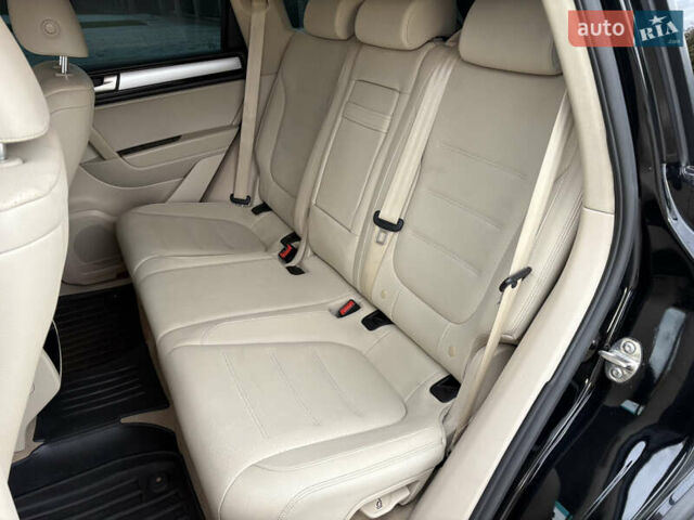 Чорний Фольксваген Туарег, об'ємом двигуна 3 л та пробігом 150 тис. км за 17500 $, фото 16 на Automoto.ua