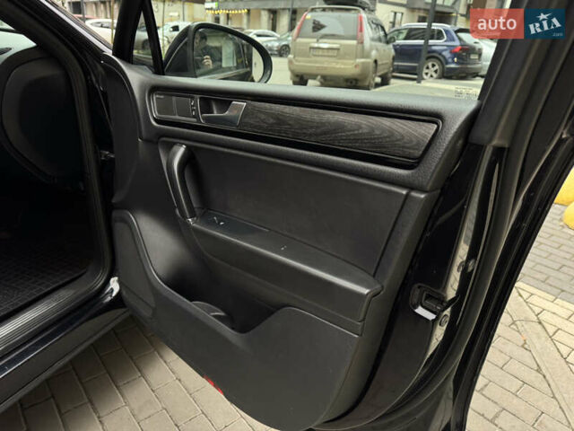 Черный Фольксваген Туарег, объемом двигателя 2.97 л и пробегом 356 тыс. км за 15900 $, фото 19 на Automoto.ua