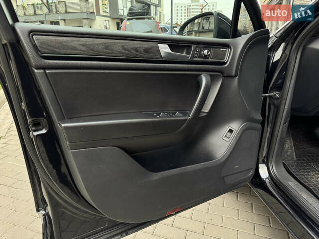 Черный Фольксваген Туарег, объемом двигателя 2.97 л и пробегом 356 тыс. км за 15900 $, фото 12 на Automoto.ua