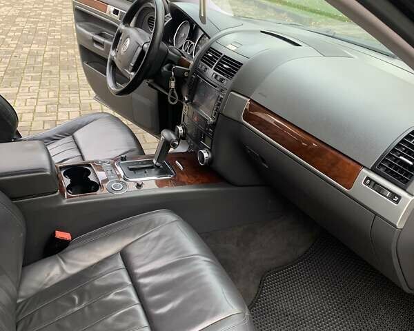 Чорний Фольксваген Туарег, об'ємом двигуна 3 л та пробігом 270 тис. км за 14700 $, фото 12 на Automoto.ua