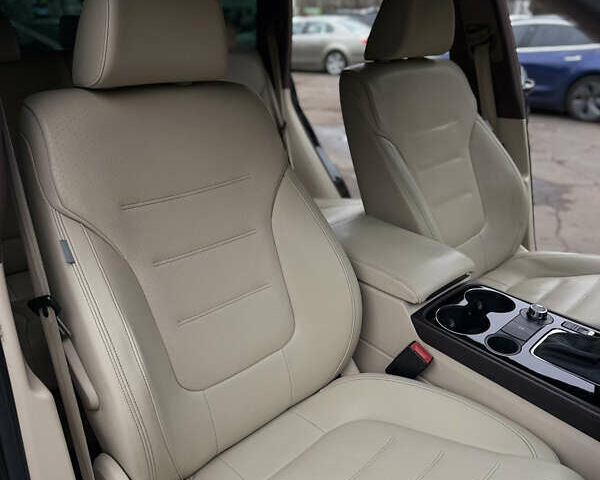 Черный Фольксваген Туарег, объемом двигателя 2.97 л и пробегом 301 тыс. км за 15300 $, фото 9 на Automoto.ua