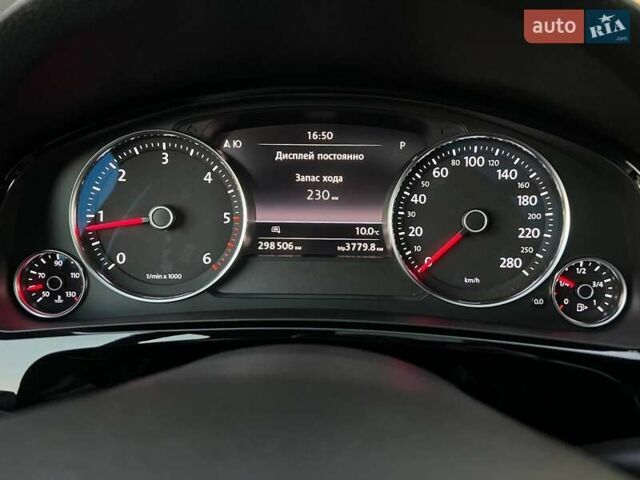 Черный Фольксваген Туарег, объемом двигателя 2.97 л и пробегом 298 тыс. км за 18900 $, фото 17 на Automoto.ua