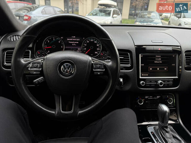 Черный Фольксваген Туарег, объемом двигателя 2.97 л и пробегом 356 тыс. км за 15900 $, фото 31 на Automoto.ua