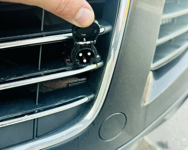 Черный Фольксваген Туарег, объемом двигателя 2.97 л и пробегом 400 тыс. км за 16000 $, фото 18 на Automoto.ua