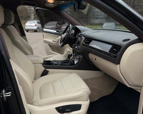 Черный Фольксваген Туарег, объемом двигателя 2.97 л и пробегом 301 тыс. км за 15300 $, фото 10 на Automoto.ua