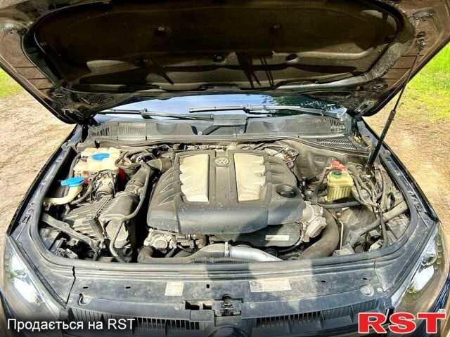 Черный Фольксваген Туарег, объемом двигателя 3 л и пробегом 215 тыс. км за 17900 $, фото 5 на Automoto.ua