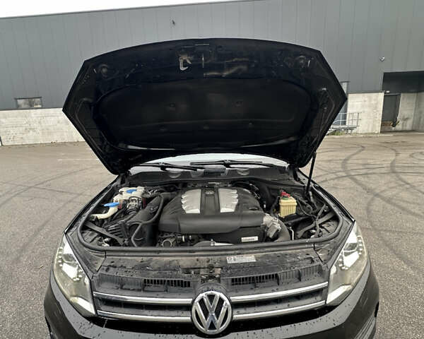 Черный Фольксваген Туарег, объемом двигателя 3 л и пробегом 130 тыс. км за 16300 $, фото 54 на Automoto.ua