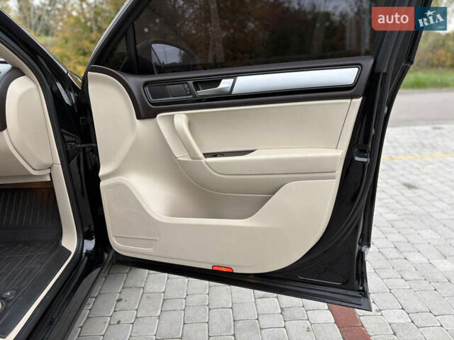 Чорний Фольксваген Туарег, об'ємом двигуна 3 л та пробігом 150 тис. км за 17500 $, фото 22 на Automoto.ua