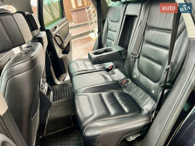 Черный Фольксваген Туарег, объемом двигателя 2.97 л и пробегом 257 тыс. км за 15800 $, фото 27 на Automoto.ua