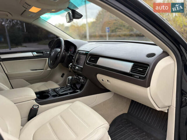 Чорний Фольксваген Туарег, об'ємом двигуна 3 л та пробігом 150 тис. км за 17500 $, фото 13 на Automoto.ua