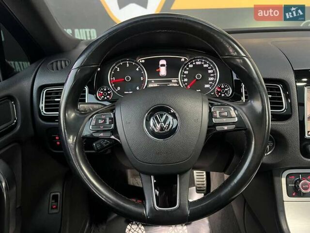 Черный Фольксваген Туарег, объемом двигателя 2.97 л и пробегом 298 тыс. км за 18900 $, фото 18 на Automoto.ua