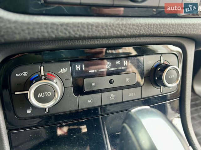 Черный Фольксваген Туарег, объемом двигателя 2.97 л и пробегом 257 тыс. км за 15800 $, фото 22 на Automoto.ua