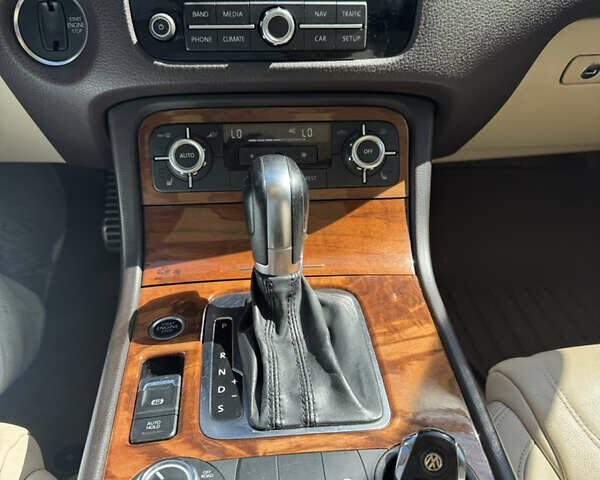 Черный Фольксваген Туарег, объемом двигателя 3 л и пробегом 170 тыс. км за 14999 $, фото 27 на Automoto.ua