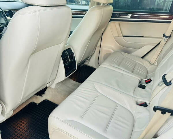 Черный Фольксваген Туарег, объемом двигателя 2.97 л и пробегом 400 тыс. км за 16000 $, фото 8 на Automoto.ua