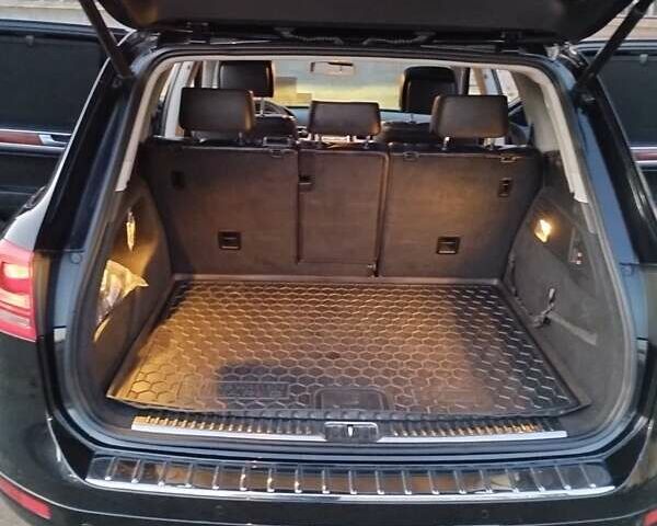 Чорний Фольксваген Туарег, об'ємом двигуна 3 л та пробігом 267 тис. км за 24000 $, фото 4 на Automoto.ua