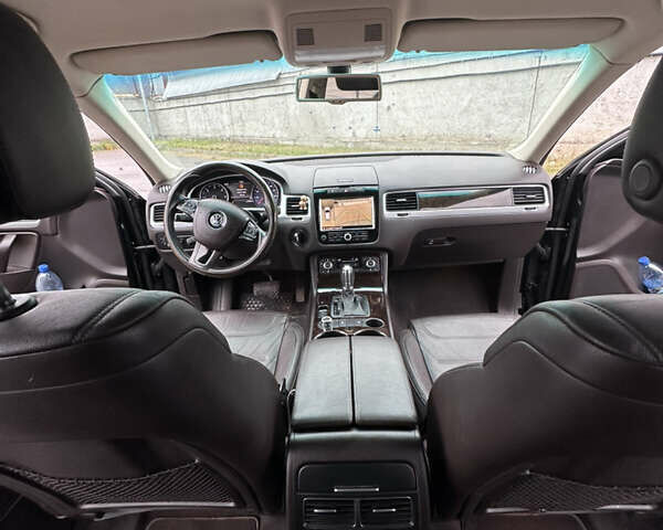 Чорний Фольксваген Туарег, об'ємом двигуна 3 л та пробігом 130 тис. км за 16900 $, фото 51 на Automoto.ua