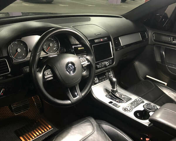 Чорний Фольксваген Туарег, об'ємом двигуна 2.97 л та пробігом 340 тис. км за 18500 $, фото 13 на Automoto.ua