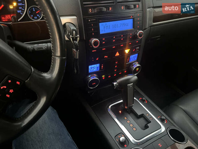 Чорний Фольксваген Туарег, об'ємом двигуна 2.97 л та пробігом 228 тис. км за 12300 $, фото 11 на Automoto.ua