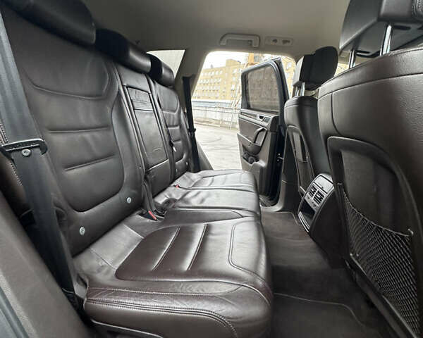 Чорний Фольксваген Туарег, об'ємом двигуна 3 л та пробігом 130 тис. км за 16900 $, фото 48 на Automoto.ua