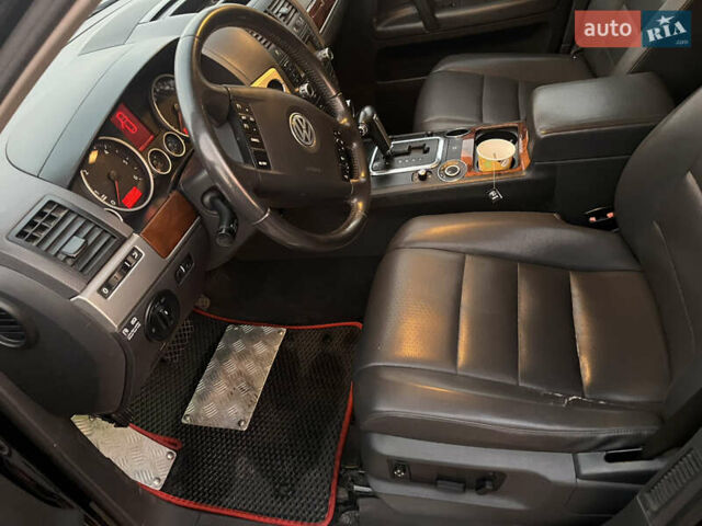 Чорний Фольксваген Туарег, об'ємом двигуна 2.97 л та пробігом 228 тис. км за 12300 $, фото 7 на Automoto.ua