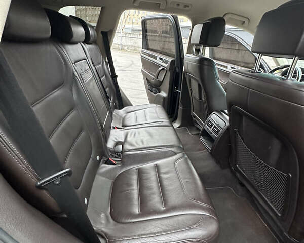 Чорний Фольксваген Туарег, об'ємом двигуна 3 л та пробігом 130 тис. км за 16900 $, фото 49 на Automoto.ua